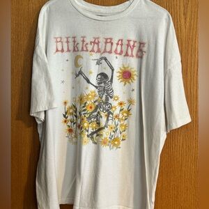 Women’s billabong T-shirt. Size large.